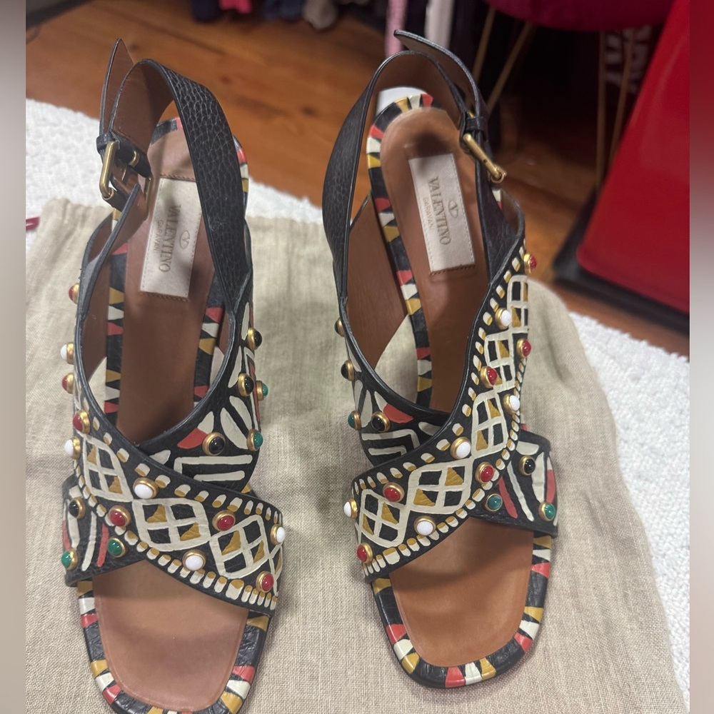 Valentino Garavani Studded Tribal Heels Sandals Leather Slingback. - Picture 2 of 6